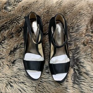 Bebe Black Pearl Open Toe Platform High Heel Size 8 TP234